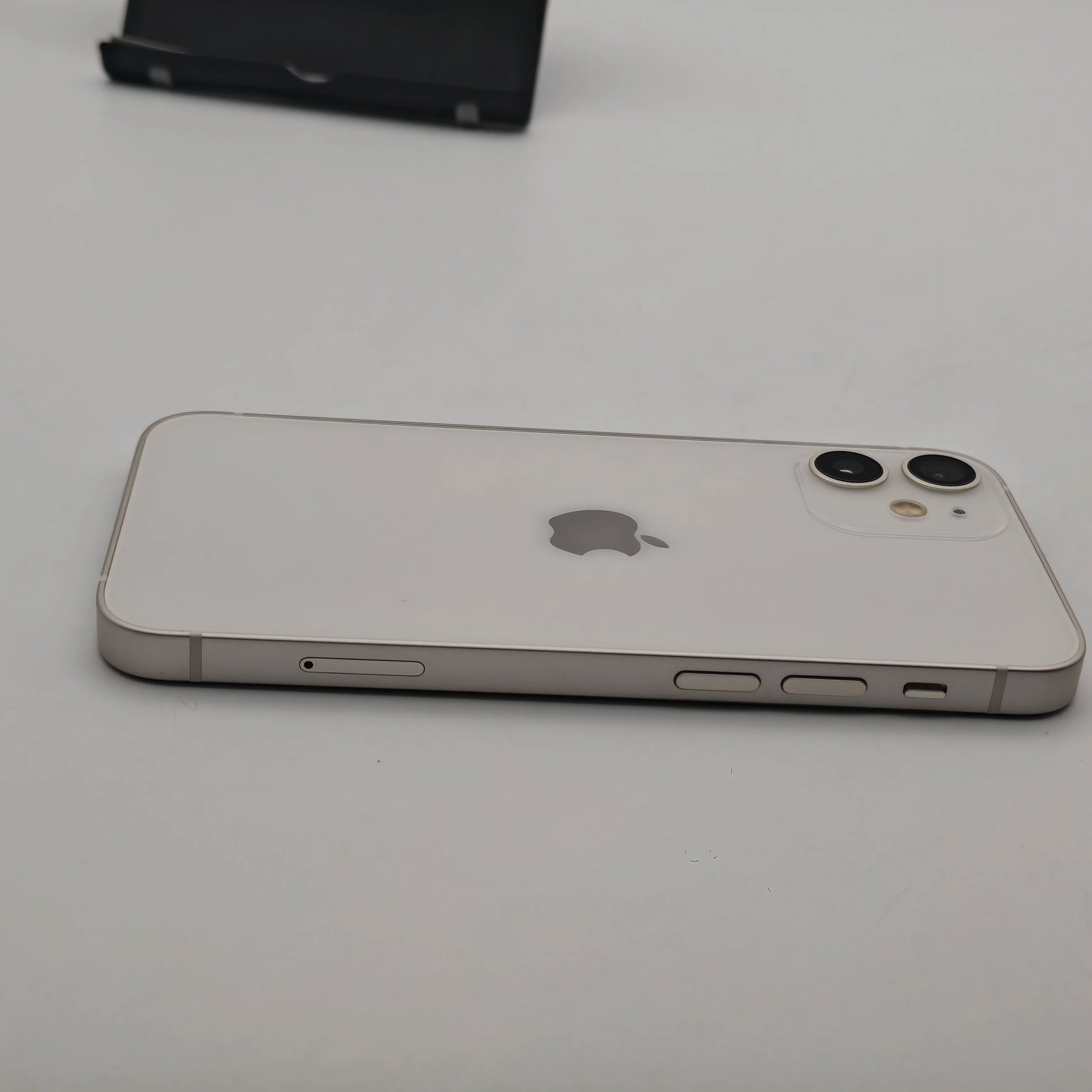 Unlocked Original Apple iPhone 13 Mini 128/256GB ROM 4GB RAM IOS A15 Bionic Hexa Core 5.4'' Dual 12MP 5G Used Cell Phone