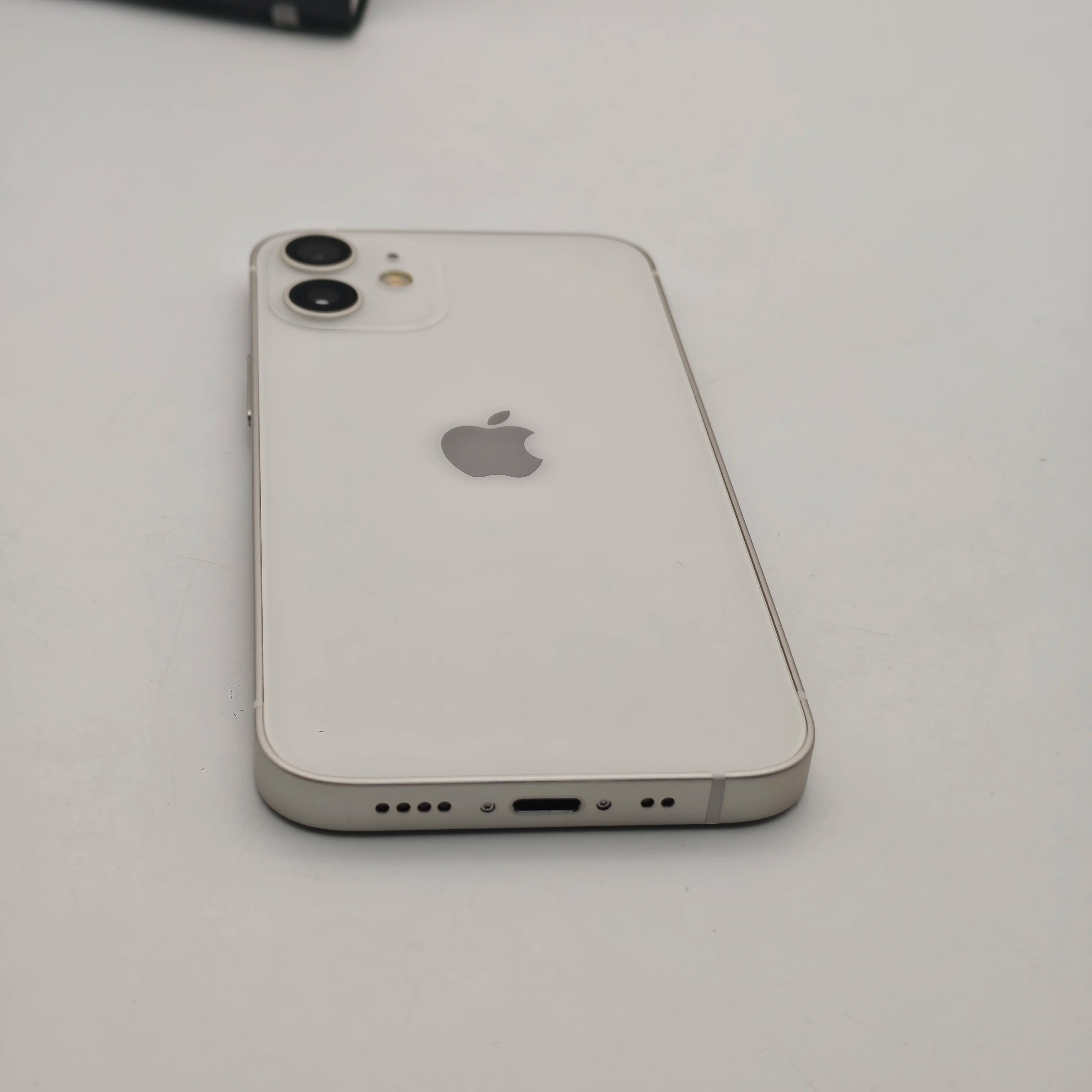 Unlocked Original Apple iPhone 13 Mini 128/256GB ROM 4GB RAM IOS A15 Bionic Hexa Core 5.4'' Dual 12MP 5G Used Cell Phone
